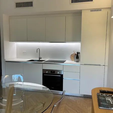 Bright Apartment With Balcony - Navigli Milan-3